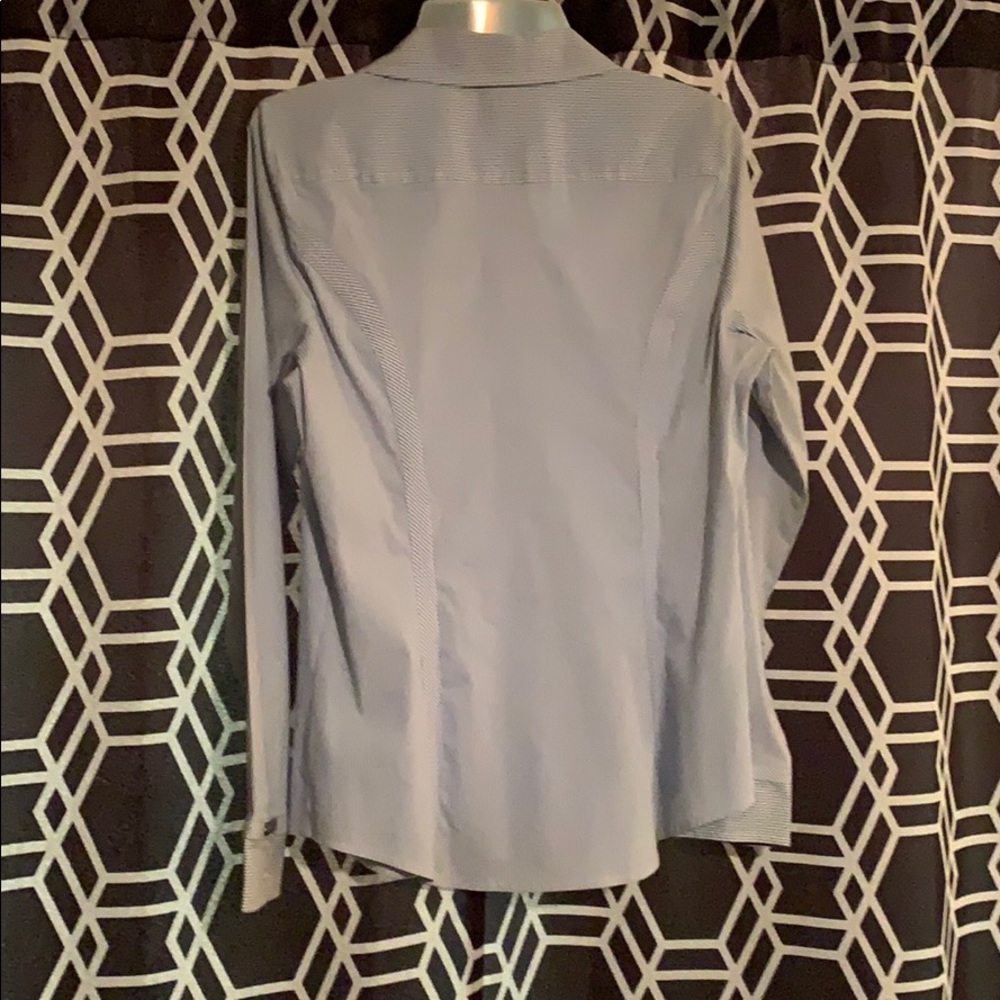 Express Blouse - Picture 2 of 7